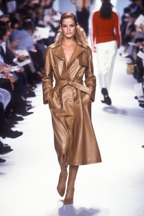 Celine bước vào thời kỳ tái định hình thương hiệu Celine dưới nhiệm kỳ của Michael Kors: một vị thế chông chênh nhưng thú vị giữa “chic” và “cheap”. Ảnh: X