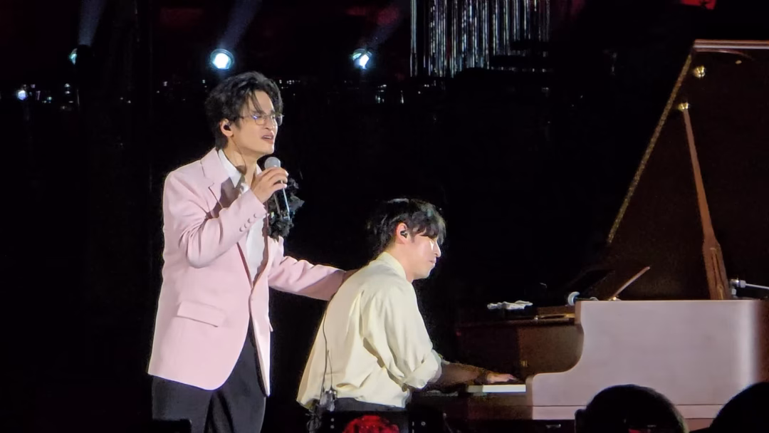 Hà Anh Tuấn biểu diễn tại Dolby Theatre, Los Angeles Hà Anh Tuấn, Yiruma biểu diễn ca khúc Kiss the Rain - Video: MI LY