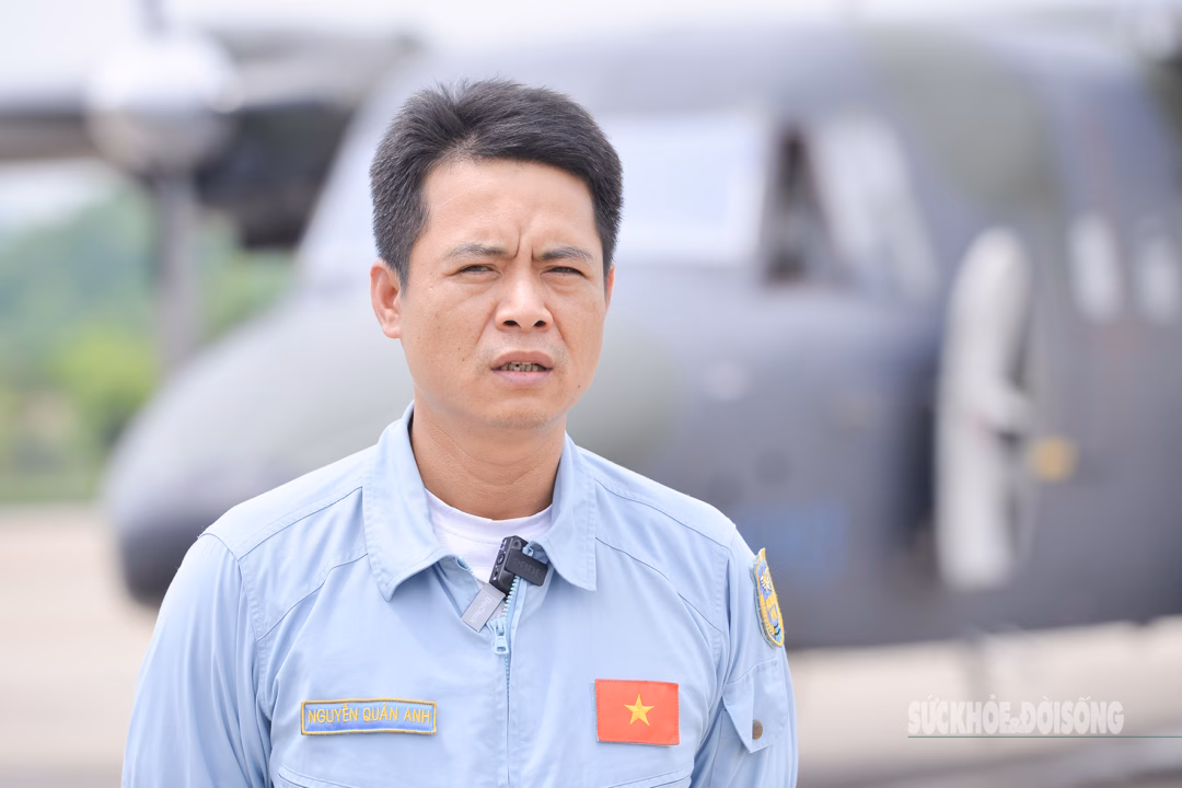 Máy bay vận tải Không quân Việt Nam tái xuất trên bầu trời Hà Nội mừng Quốc khánh Thượng tá Nguyễn Quân Anh: Với các phi công Lữ đoàn 918, nhiệm vụ A80 không chỉ là niềm vinh dự mà còn là minh chứng cho sự trưởng thành vượt bậc của lực lượng Không quân Việt Nam.