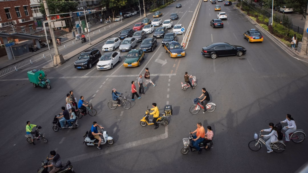 Trung Quốc chi hơn 200 tỷ USD ‘ôm’ ngành xe điện thế giới Năm 2023, Trung Quốc bán ra hơn 9 triệu xe điện, chiếm gần 60% thị phần toàn cầu, trở thành nước xuất khẩu EV lớn nhất thế giới. Ảnh: