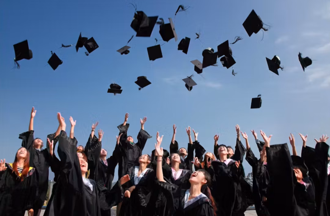 Việc lựa chọn ngành học không chỉ còn là câu chuyện của đam mê mà đã trở thành một bài toán về đầu tư cho tương lai.