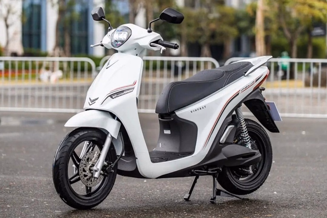 Lựa chọn xe máy điện trong tầm giá 30 triệu đồng: Những cái tên đáng cân nhắc Dat Bike Quantum S3 được trang bị phanh đĩa trước/sau, dung tích cốp lên tới 44 lít (Ảnh: Dat Bike).