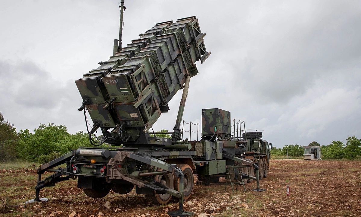Mỹ định bán 10 tỷ USD vũ khí cho NATO, gián tiếp giúp Ukraine Ukraine có thể được nhận thêm các tổ hợp Patriot mới (Ảnh: Reuters)