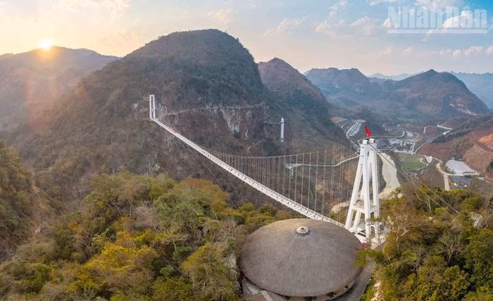 Cầu k&iacute;nh Bạch Long v&agrave; hoạt động lễ hội