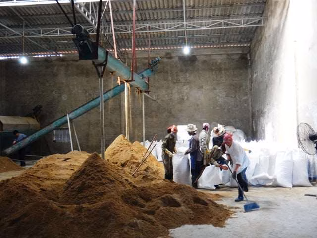 Chế biến bột c&aacute; tại HTX Thi&ecirc;n Ph&uacute;, tỉnh H&agrave; Tĩnh.