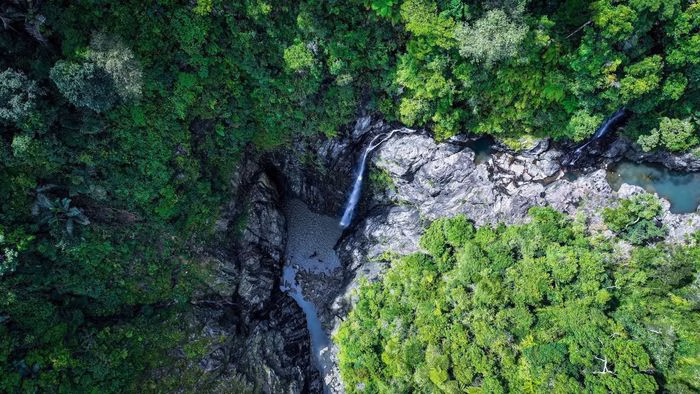 Cảnh th&aacute;c H&ugrave;ng Ng&agrave;n h&ugrave;ng vĩ