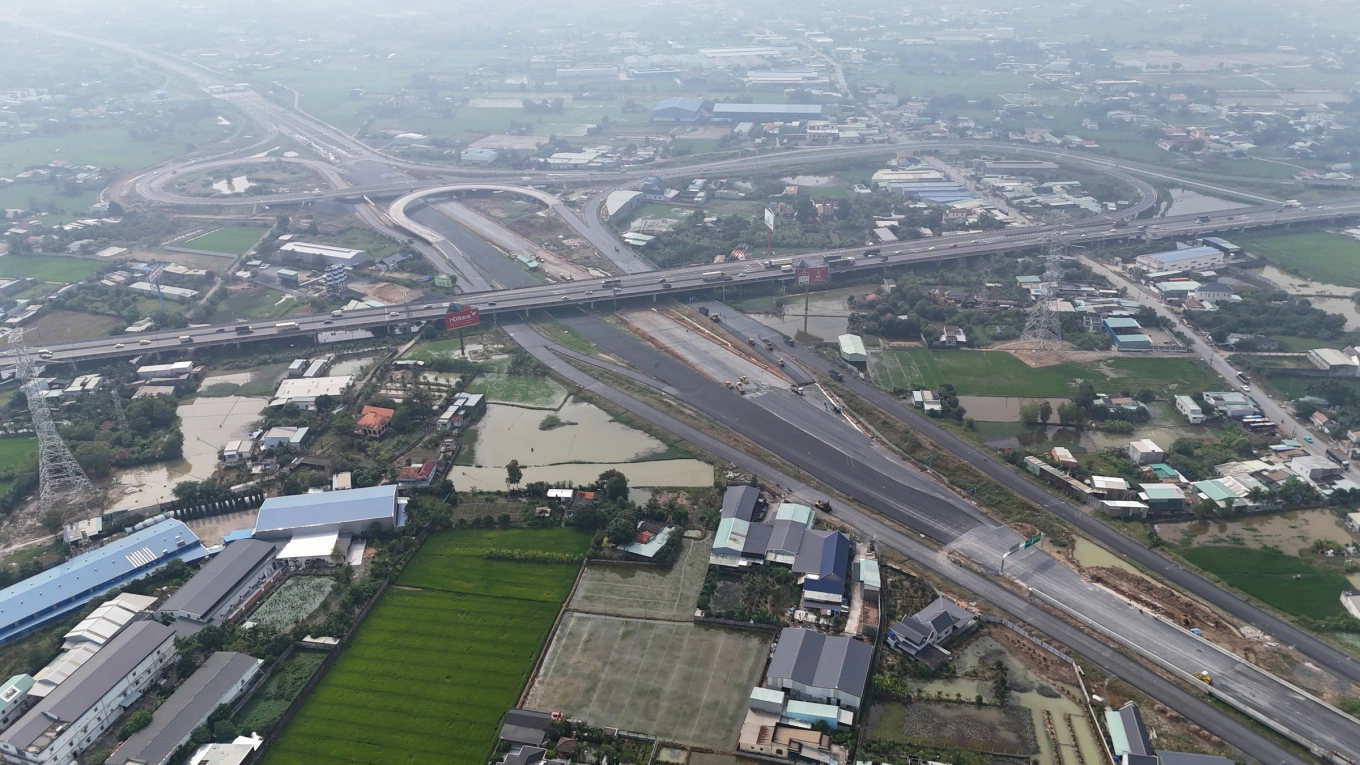 Hệ thống hạ tầng giao thông kết nối TP HCM với khu vực phía Tây. Ảnh: Hoàng Nam