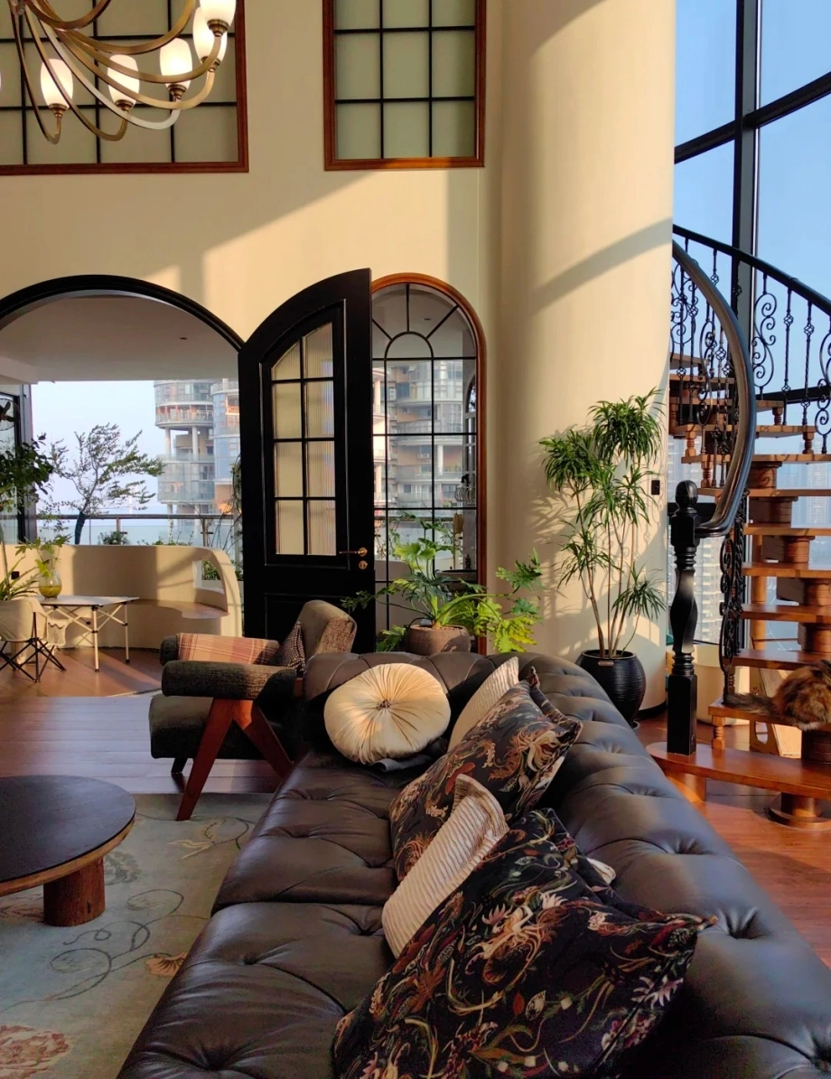 Nội thất phòng khách căn hộ 400m2 tông màu gỗ và trắng