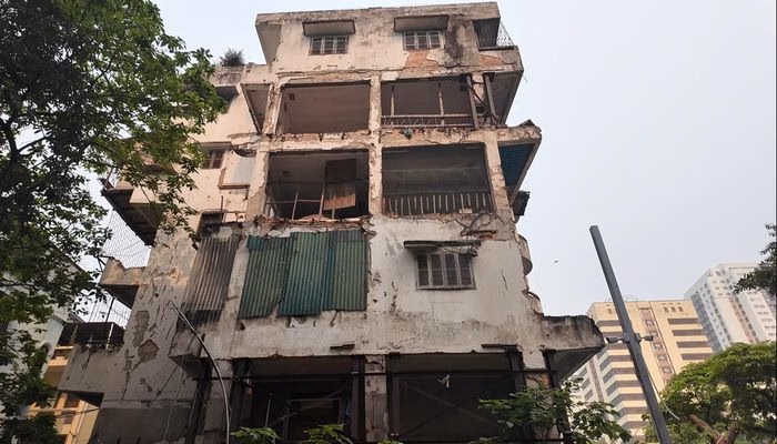 Thực trạng cũ kỹ của chung cư 51 Huỳnh Th&uacute;c Kh&aacute;ng trước khi cải tạo