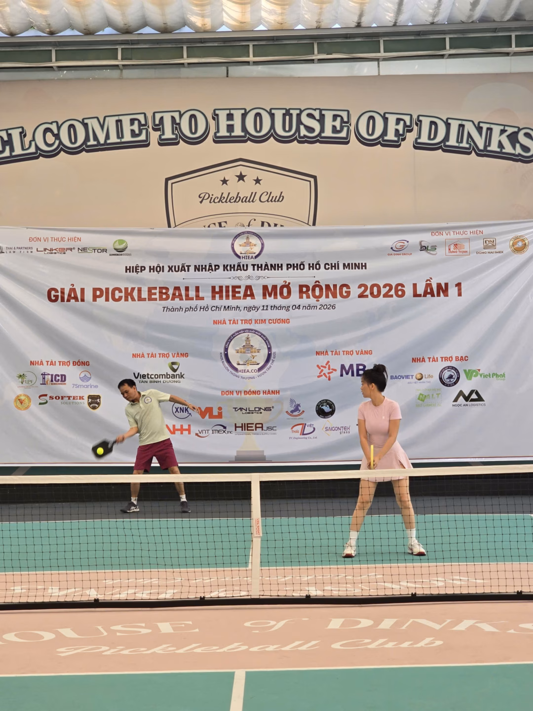 Trận đấu kịch tính tại giải Pickleball HIEA 2026 Các doanh nhân tranh tài kịch tính trong giải Pickleball HIEA 2026