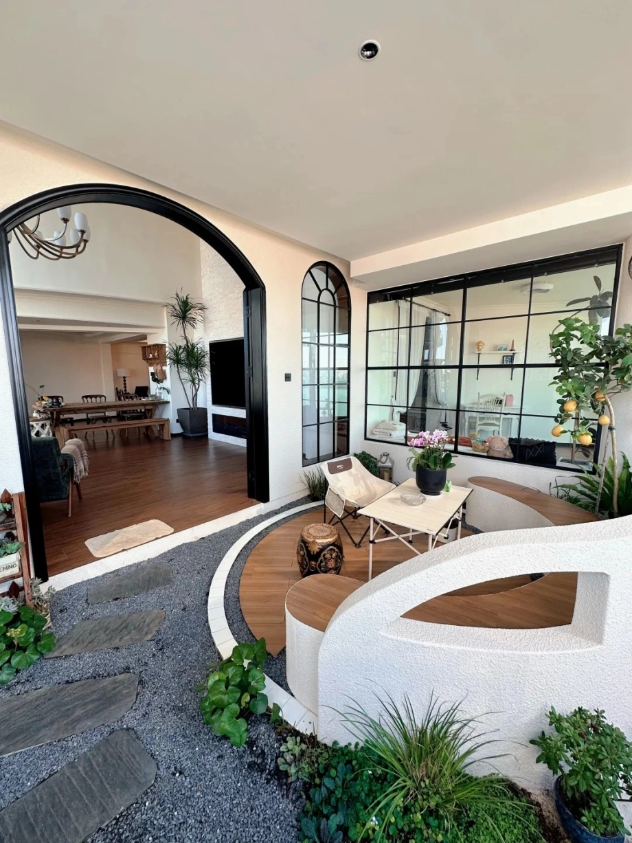 Trang trí mảng xanh trong căn hộ thông tầng