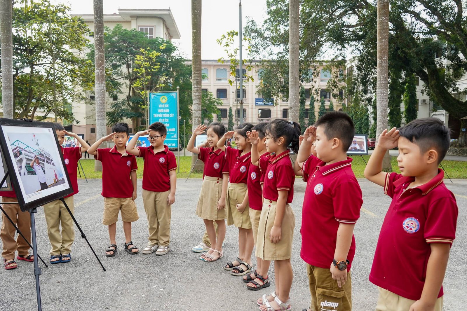 Tàu đã chở mùa xuân ra đảo