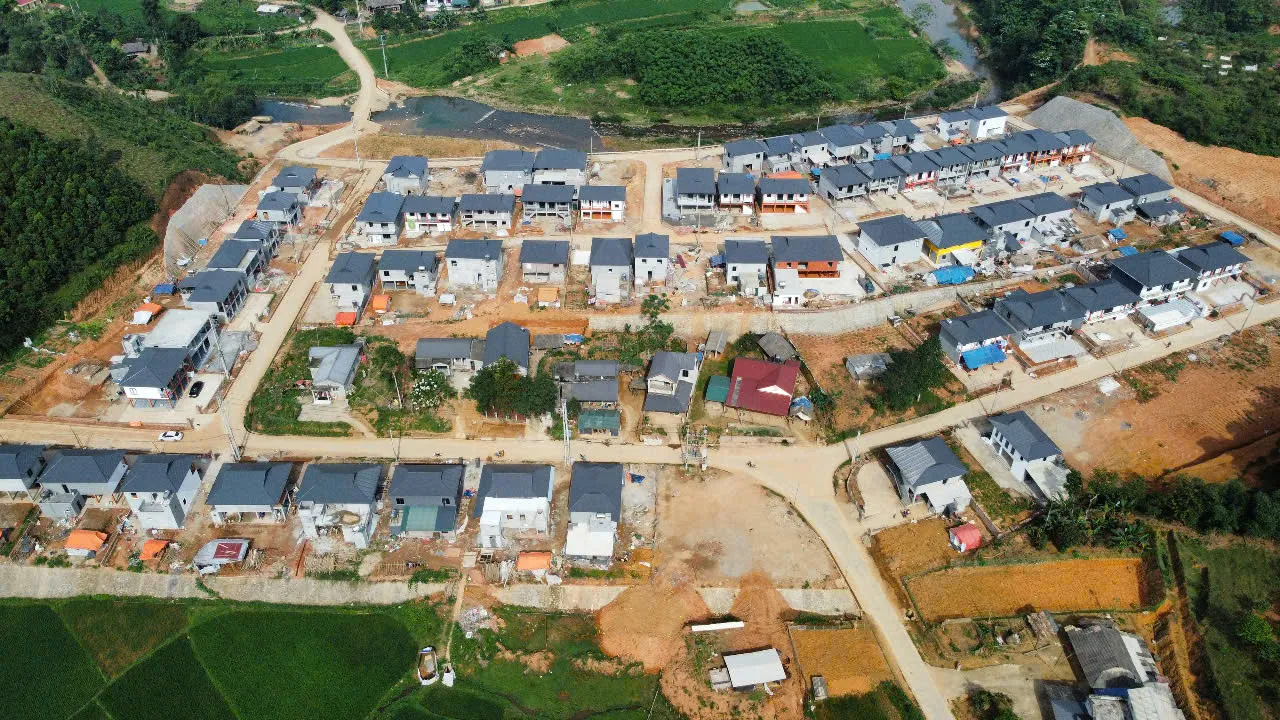 Xóm Nhàng sau cơn bão số 3 Khu tái định cư như khu du lịch sinh thái trên đồi cao ảnh2