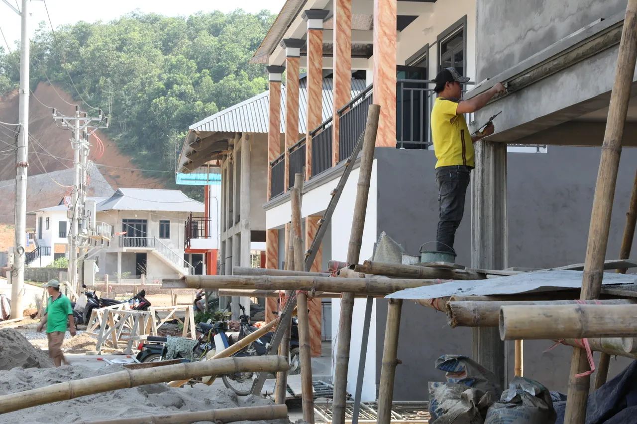 Nhà kiên cố tại khu tái định cư Khu tái định cư như khu du lịch sinh thái trên đồi cao ảnh3