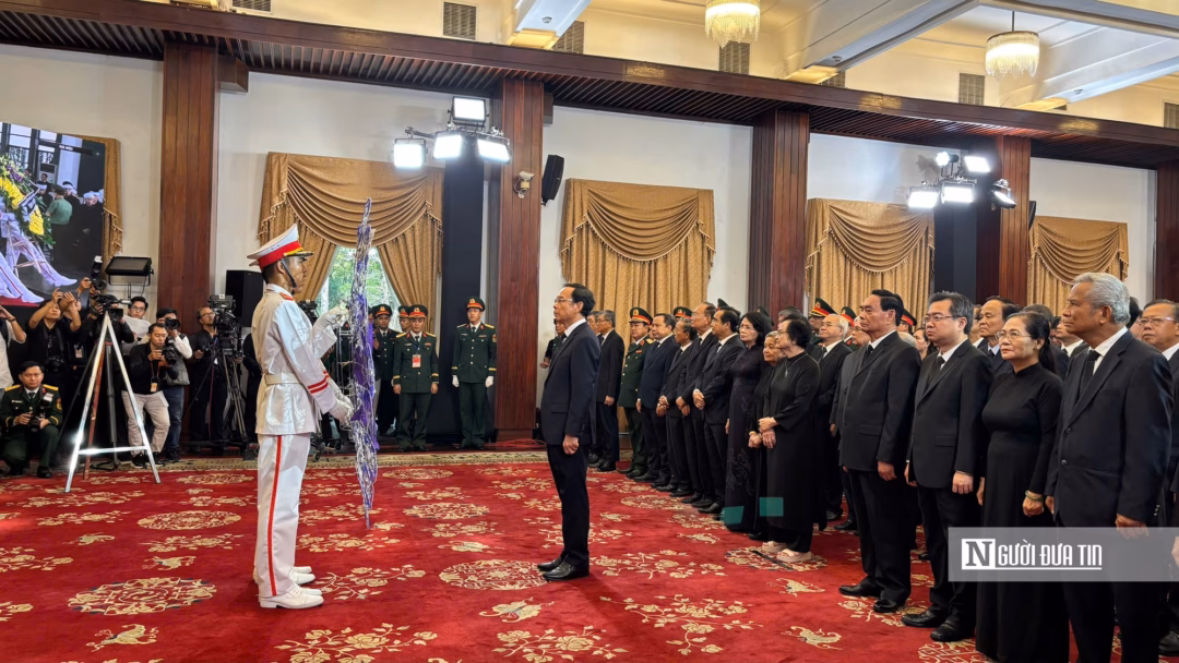 Lễ viếng nguyên Chủ tịch nước Trần Đức Lương Lễ viếng nguyên Chủ tịch nước Trần Đức Lương tại Hội trường Thống Nhất