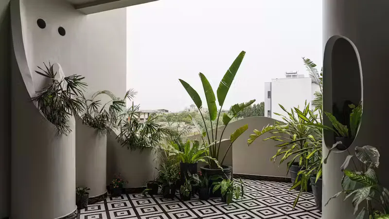 Ban công xanh Biệt thự có mặt tiền độc đáo phù hợp với gia đình 3 thế hệ ảnh 5