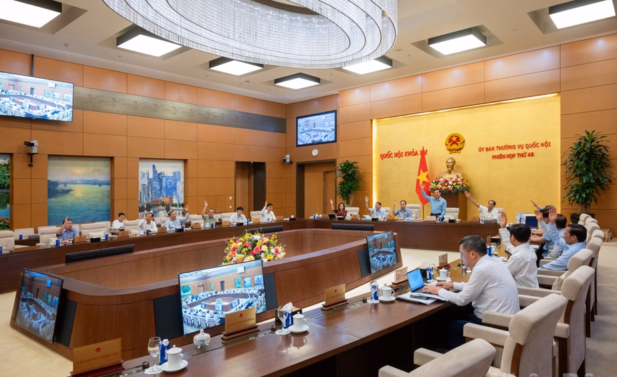 Ủy ban Thường vụ Quốc hội tiến hành biểu quyết Ủy ban Thường vụ Quốc hội tiến hành biểu quyết