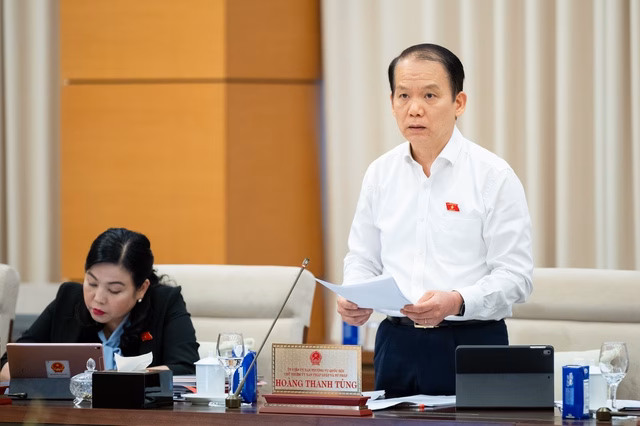 Chủ nhiệm Ủy ban Pháp luật và Tư pháp Hoàng Thanh Tùng Chủ nhiệm Ủy ban Pháp luật và Tư pháp Hoàng Thanh Tùng