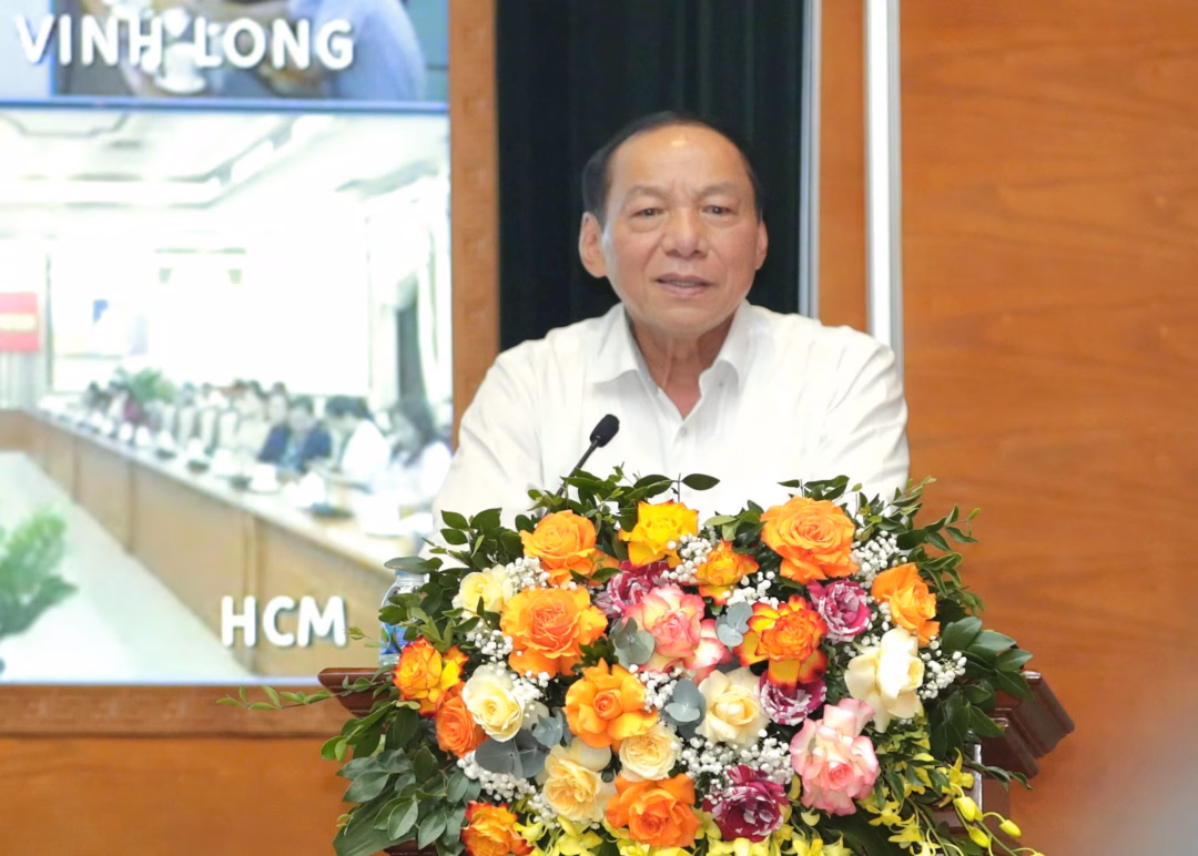 Bộ trưởng Bộ Văn hóa, Thể thao và Du lịch Nguyễn Văn Hùng phát biểu tại hội nghị