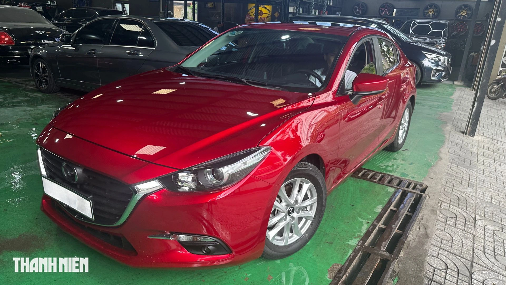 Bảo dưỡng ô tô ở đâu: Garage bên ngoài hay đại lý chính hãng? Nhiều garage bên ngoài không đủ máy móc, thiết bị để chẩn đoán những lỗi phức tạp trên ô tô
