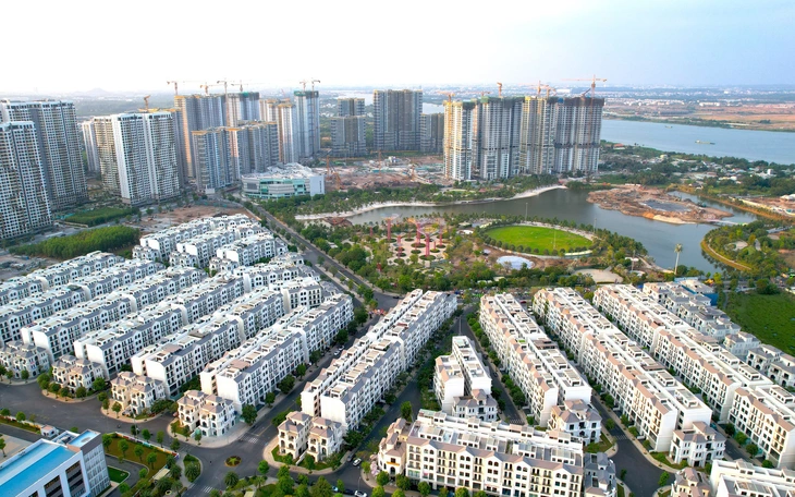 Đề xuất tăng thuế thu nhập cá nhân: Đất nền và căn hộ cao cấp sẽ ra sao? Siết đầu tư 'lướt sóng' bất động sản? - Ảnh 2.