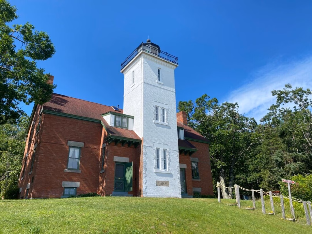 Điểm đến tuyệt đẹp bên bờ hồ Huron – Ngọn hải đăng Forty Mile Point