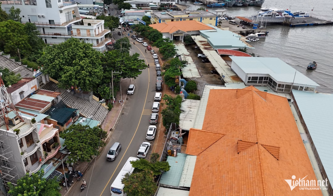 Đơn vị vận hành tuyến phà Vũng Tàu - Cần Giờ cho biết, những ngày qua các phà hoạt động liên tục, với tần suất khoảng 15-20 phút/chuyến và vận hành tất cả các ngày trong tuần. Ảnh: Quang Hưng