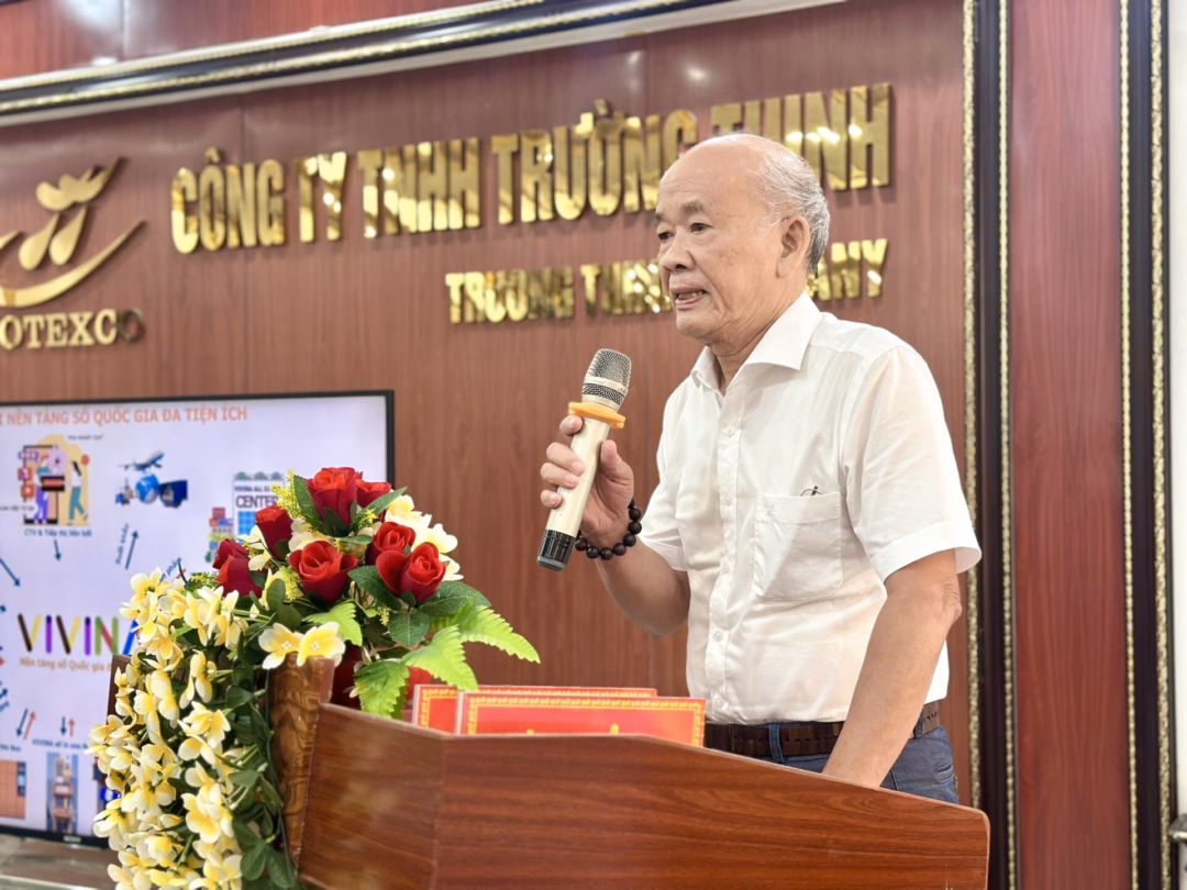 Làng nghề Việt lên kệ bán hàng số Khai mạc triển lãm “Phát triển Hoàn Kiếm số - Văn minh, hiện đại, đậm đà bản sắc”