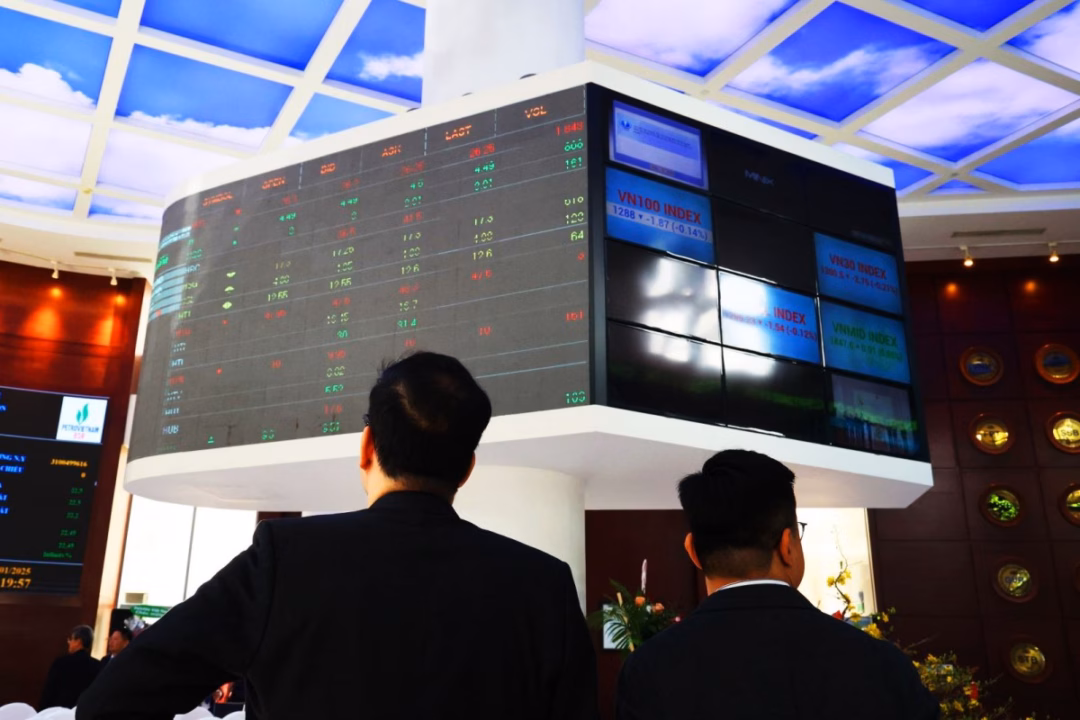 Thị trường chứng khoán Việt Nam khởi sắc: Nhà đầu tư nên thận trọng và chọn lọc cổ phiếu Ủy ban Chứng khoán Nhà nước xử phạt nhiều doanh nghiệp