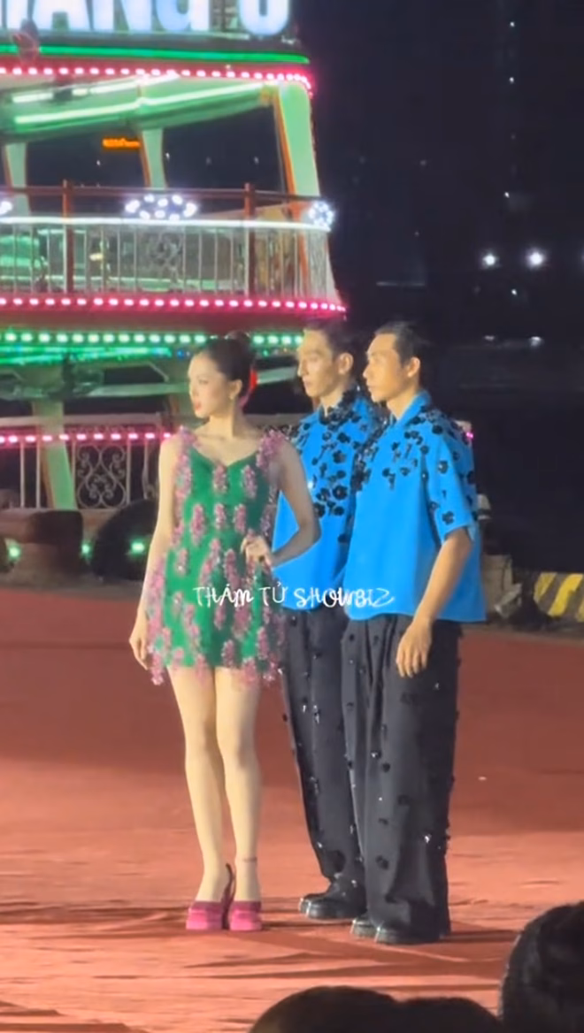 Tiểu Vy ‘sửng sốt’ vì giày cao gót bị bẻ gẫy trong show thời trang Cô gái khổ nhất thế giới đêm qua gọi tên Tiểu Vy- Ảnh 3.