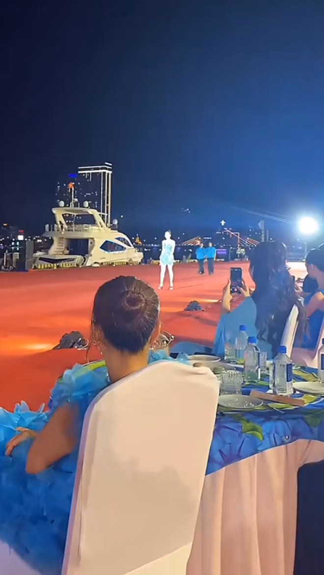Tiểu Vy ‘sửng sốt’ vì giày cao gót bị bẻ gẫy trong show thời trang Cô gái khổ nhất thế giới đêm qua gọi tên Tiểu Vy- Ảnh 5.