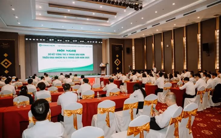 Vinachem lãi lớn 6 tháng đầu năm, chấm dứt lỗ lũy kế Ông Nguyễn Hữu Tú – Phó Bí thư Đảng ủy, Thành viên HĐTV, Tổng Giám đốc Vinachem khẳng định: "Tập đoàn quyết tâm tăng trưởng dựa trên khoa học công nghệ, thực hiện nghiêm Nghị quyết 57-NQ/TW".