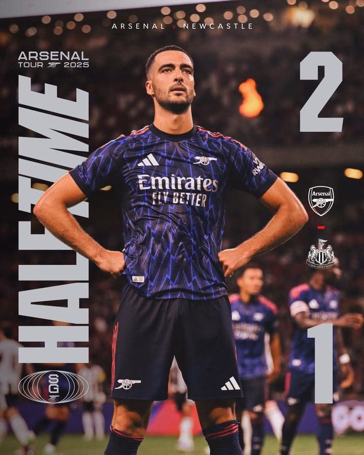 45 phút đầu khép lại với tỷ số 2-1 nghiêng về Arsenal
