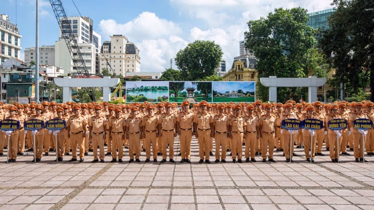 CĐV xứ Thanh và Nam Định ‘thống nhất’ với niềm đam mê Hơn 600 cán bộ, chiến sĩ CSGT từ khắp cả nước tăng cường về Thủ đô tham gia bảo vệ đại lễ A80