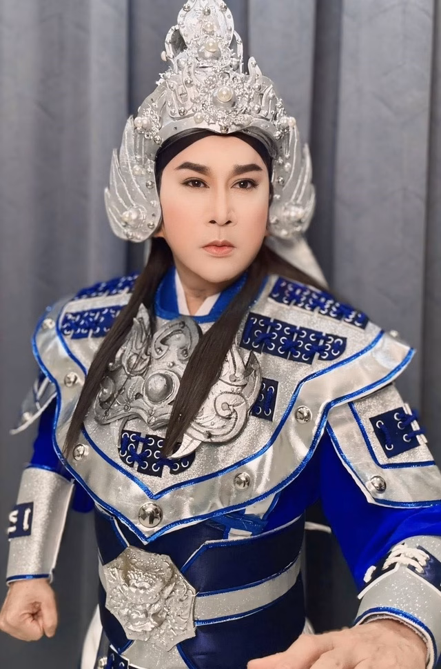 Cuộc hôn nhân trắc trở của Kim Tử Long và vợ nghệ sĩ cải lương Trinh Trinh Kim Tử Long được nhiều khán giả ưu ái gọi là "vua cải lương"