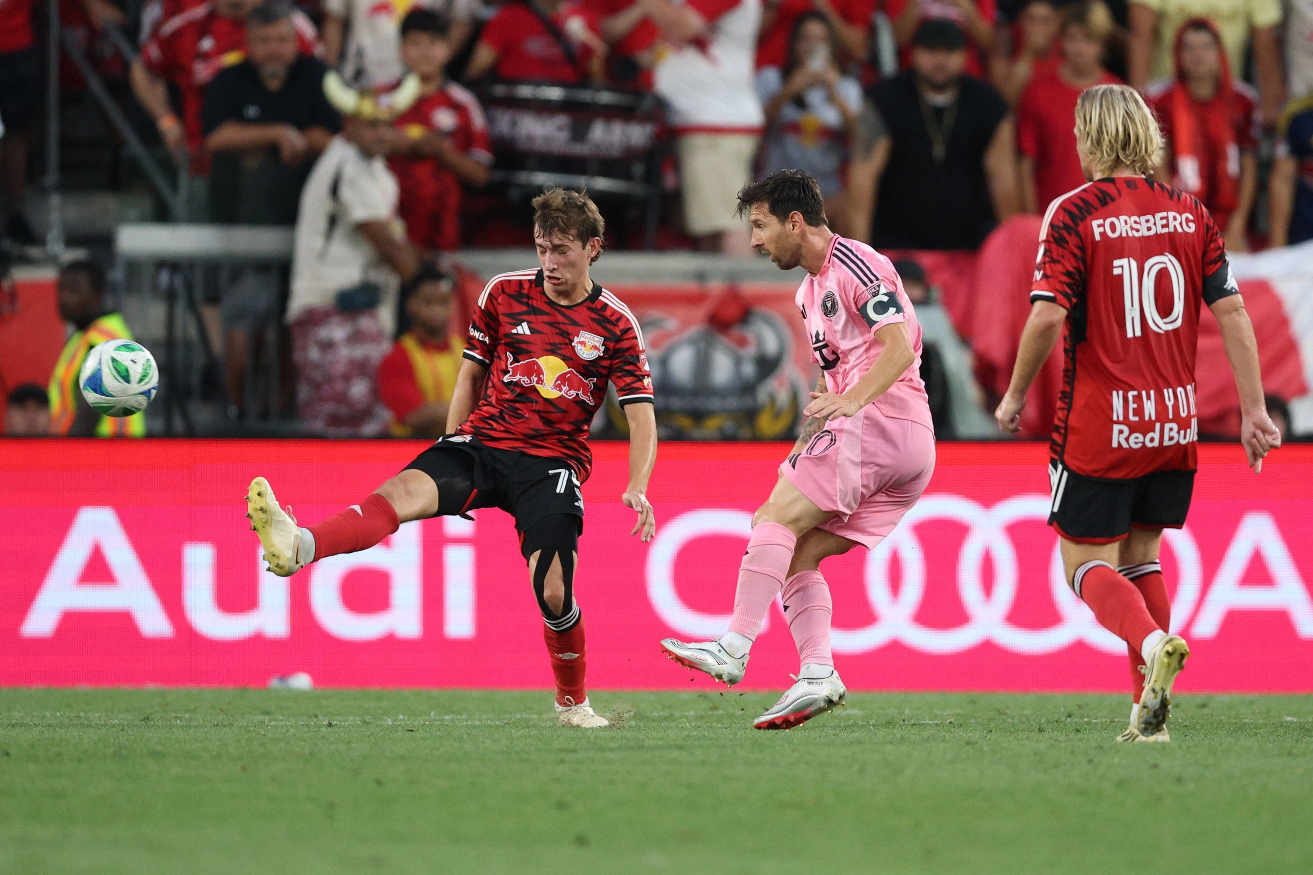 Messi đã thi đấu 5 trận liên tiếp trọn 90 phút trong vòng chỉ 15 ngày gần đây