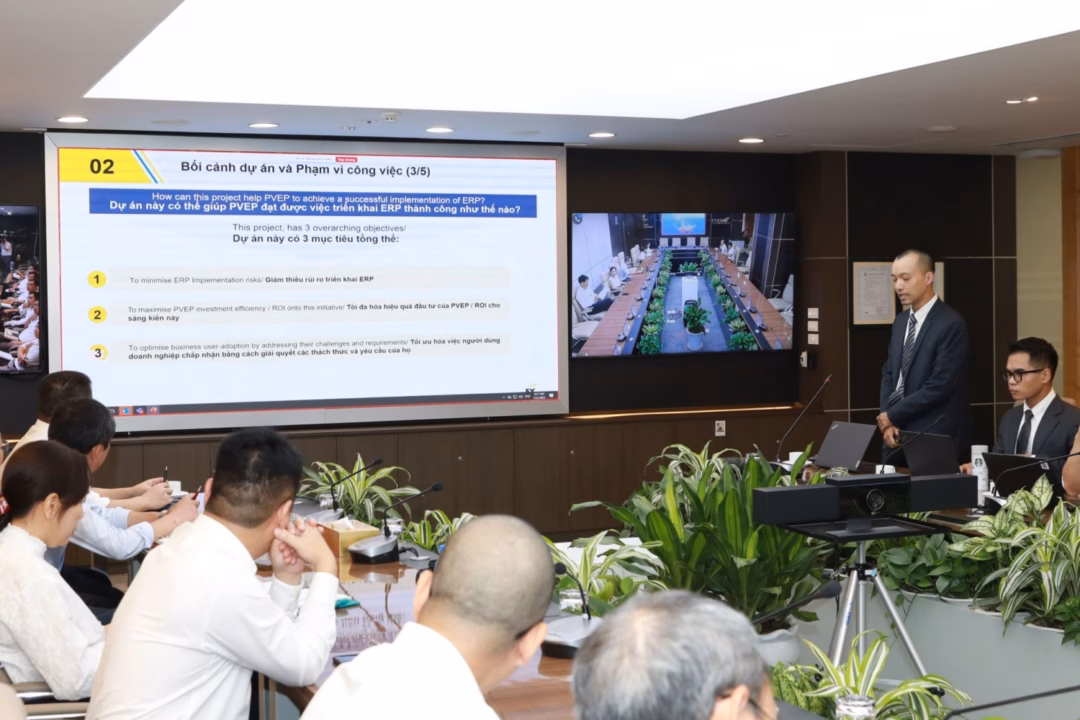 Đại diện Liên danh EY Việt Nam trình bày về dự án