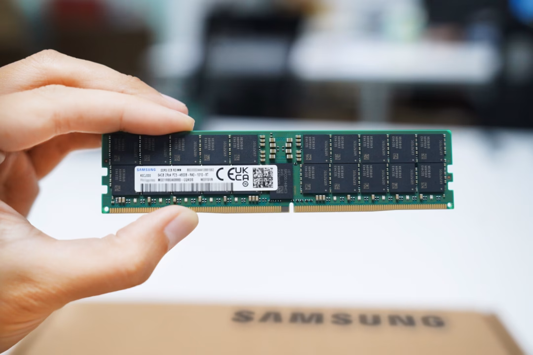 Thị trường chip nhớ biến động lớn: Cơ hội cho doanh nghiệp chọn đúng thời điểm RAM Samsung DDR4 trên mainboard Gigabyte MD71-HB1 chuyên dụng cho máy chủ