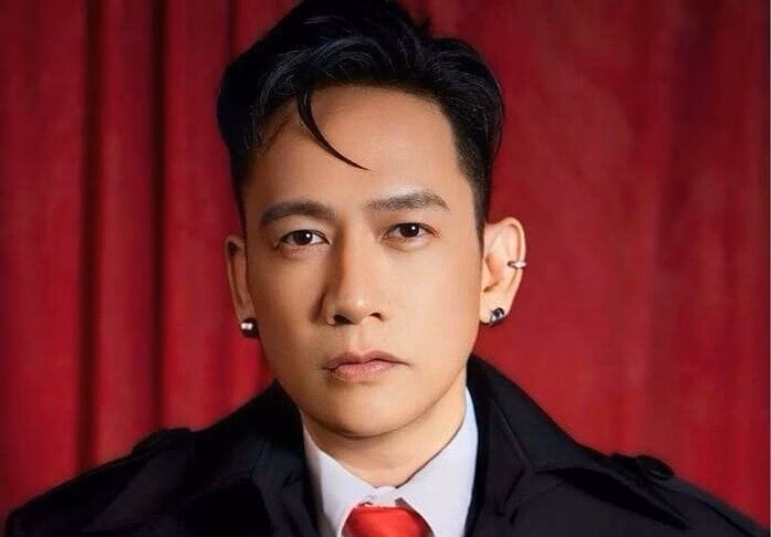 Duy Mạnh: Gửi 1 tỉ vào Mặt trận Tổ quốc để hỗ trợ vùng lũ Ca sĩ Duy Mạnh bên bà xã Huyền Cầm, con gái Thu Cầm, con trai Mạnh Cầm