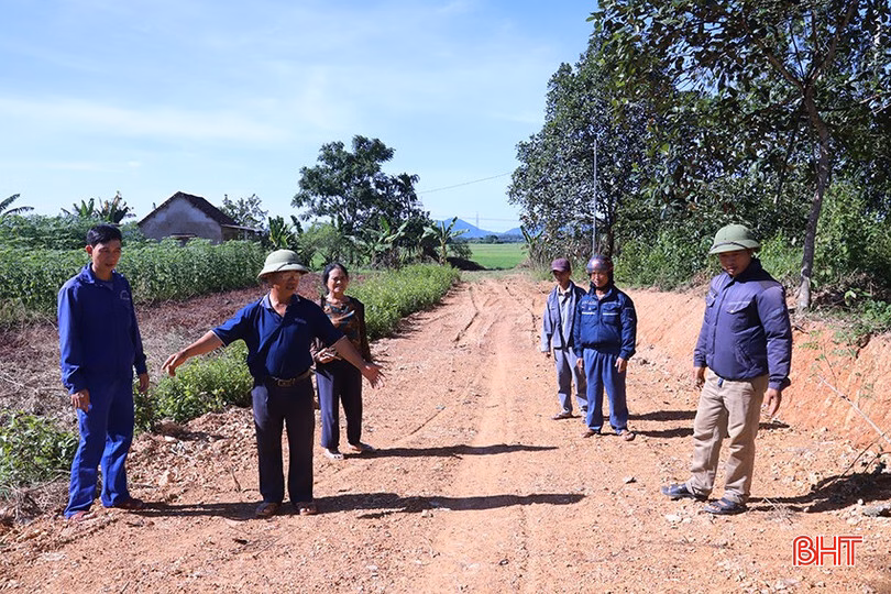 Hà Tĩnh: Láng giềng hiến đất mở đường cho người đàn ông nghèo đơn thân Dù cuộc sống còn nhiều khó khăn nhưng người dân thôn Khe Thờ luôn yêu thương, đùm bọc nhau.