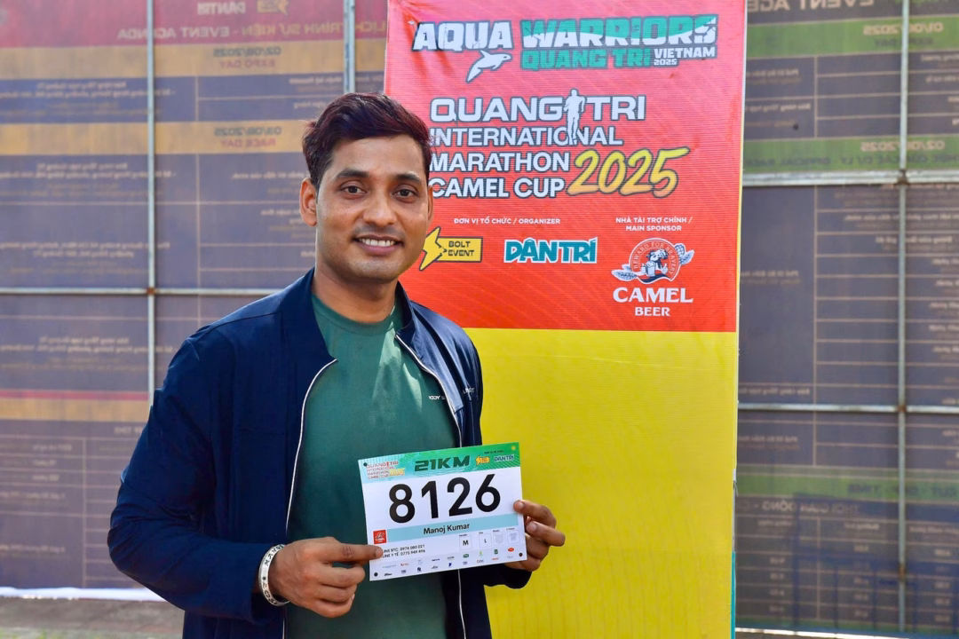 Hào hứng tại sự kiện chạy marathon chuẩn bị cho giải Quảng Trị International Marathon 2025 VĐV Ấn Độ tự tin đoạt giải nhất nội dung 21 km (Ảnh: Quyết Thắng).