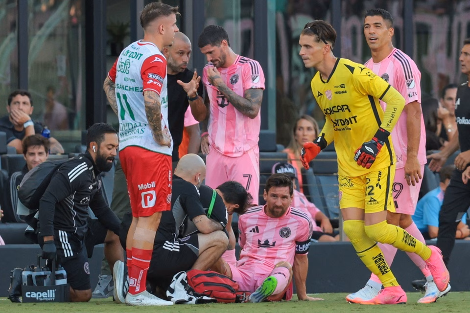 Messi chấn thương, rời sân sớm ở trận Leagues Cup gặp Necaxa.