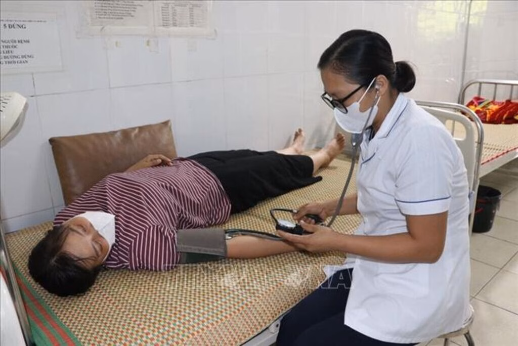 Tủ thuốc đáp ứng nhu cầu khám chữa bệnh thông thường, sơ cứu ban đầu và phòng bệnh tại cộng đồng ở Trạm Y tế Kim Thành số 1.