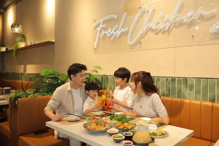 Kampong - Gia đình Xoài Fam là một trong những thực khách lâu năm của Kampong