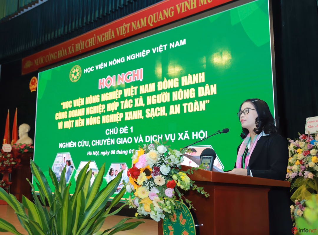 Giám đốc Học viện Giáo sư Nguyễn Thị Lan phát biểu tại Hội nghị