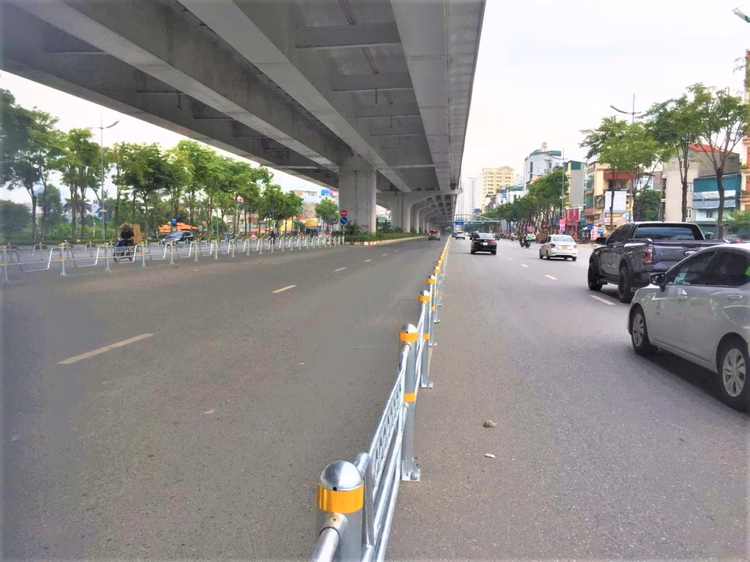 Hà Nội triển khai phân làn đường trên Võ Chí Công Hà Nội triển khai phân làn đường trên Võ Chí Công