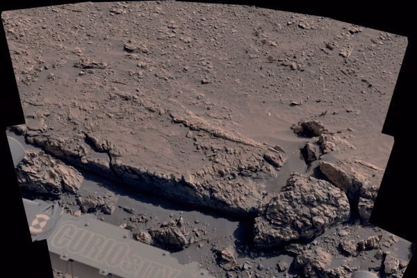 Xe tự hành Curiosity của NASA đã quan sát thấy rặng núi thấp này vào ngày 16 tháng 5