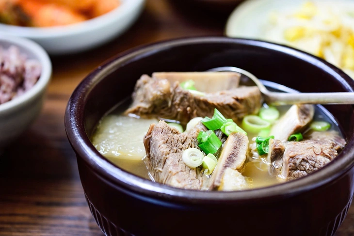 Canh sườn bò với thịt bò mềm Canh sườn bò với thịt bò mềm