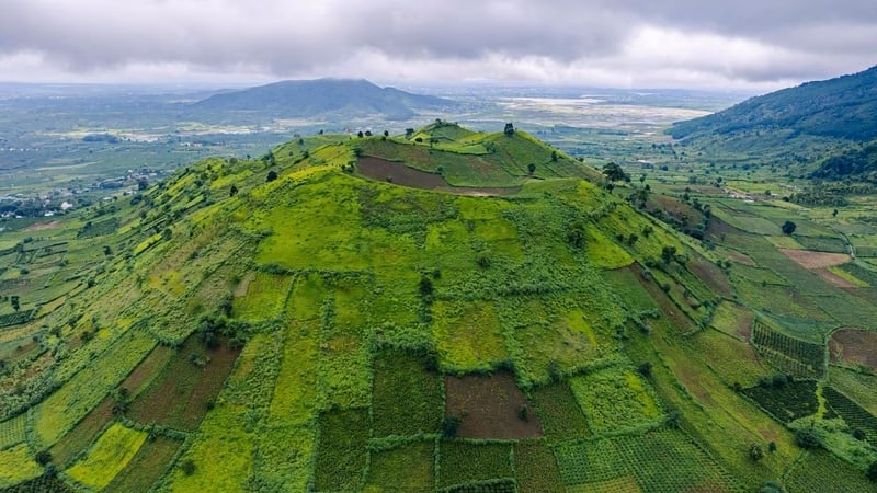 Chiêm ngưỡng núi lửa Chư Đăng Ya triệu năm tuổi ở Gia Lai