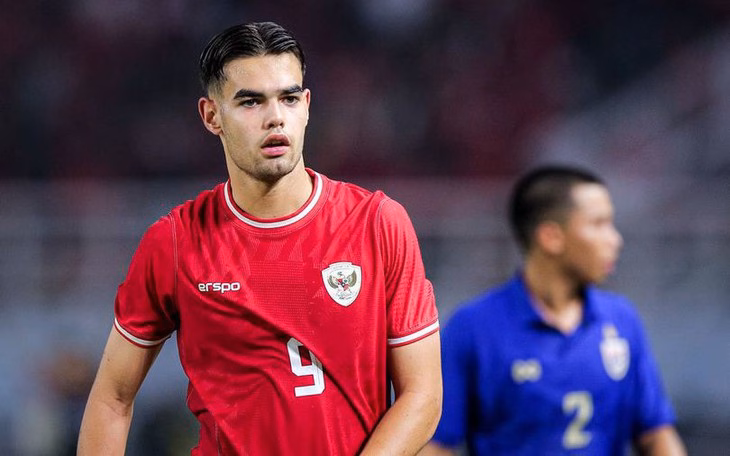 U23 Việt Nam về nước sau chức vô địch, được người hâm mộ Indonesia tiễn nồng nhiệt Người hâm mộ Indonesia 'vây' U23 Việt Nam tại sân bay Jakarta - Ảnh 2.